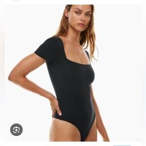 Babaton square neck short sleeve bodysuit size M